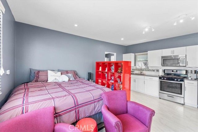 2116 S Cloverdale, Los Angeles, CA 90016