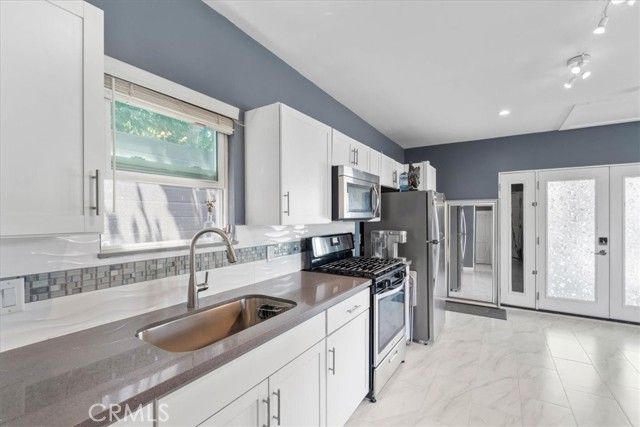 2116 S Cloverdale, Los Angeles, CA 90016