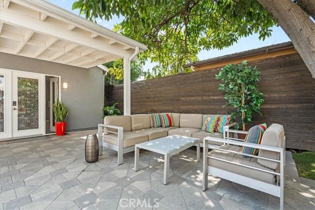 2116 S Cloverdale, Los Angeles, CA 90016