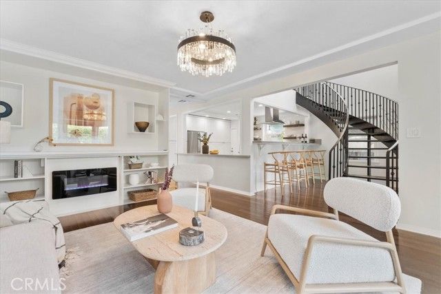 2116 S Cloverdale, Los Angeles, CA 90016