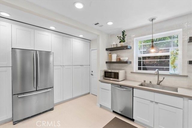 2116 S Cloverdale, Los Angeles, CA 90016