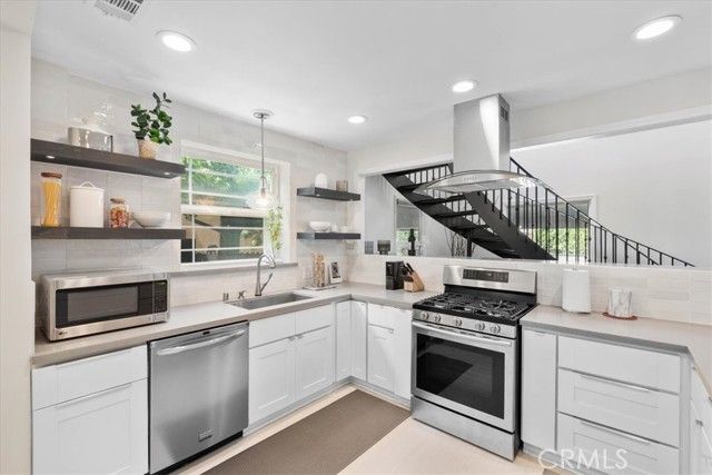 2116 S Cloverdale, Los Angeles, CA 90016