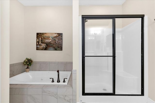 2503 Eloquent Ln, Adams Twp, PA 16059