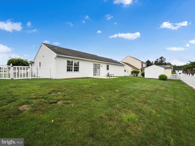 5 VISTA DR, Fredericksburg, PA 17026