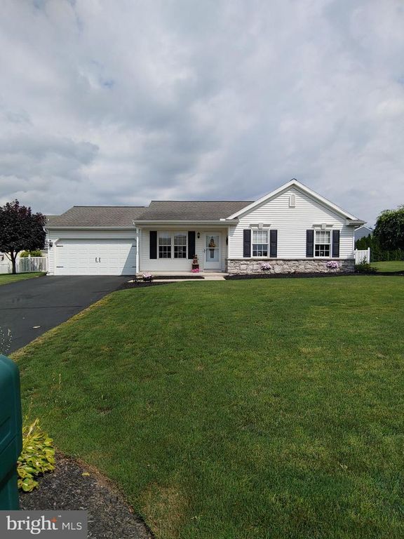 5 VISTA DR, Fredericksburg, PA 17026