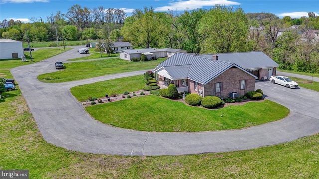 154 W MAPLE GROVE RD, Narvon, PA 17555