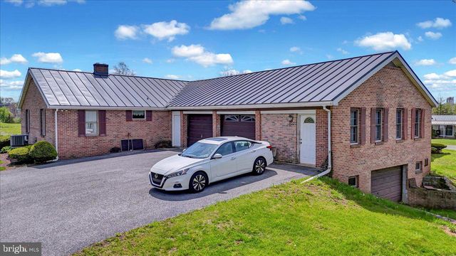 154 W MAPLE GROVE RD, Narvon, PA 17555