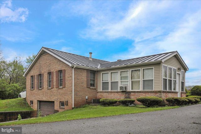 154 W MAPLE GROVE RD, Narvon, PA 17555