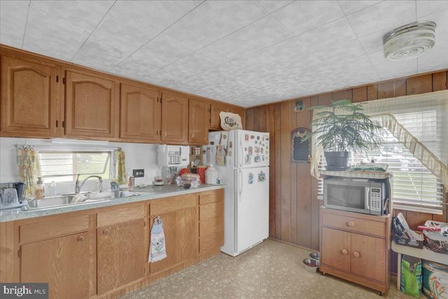 154 W MAPLE GROVE RD, Narvon, PA 17555