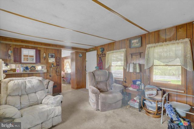 154 W MAPLE GROVE RD, Narvon, PA 17555