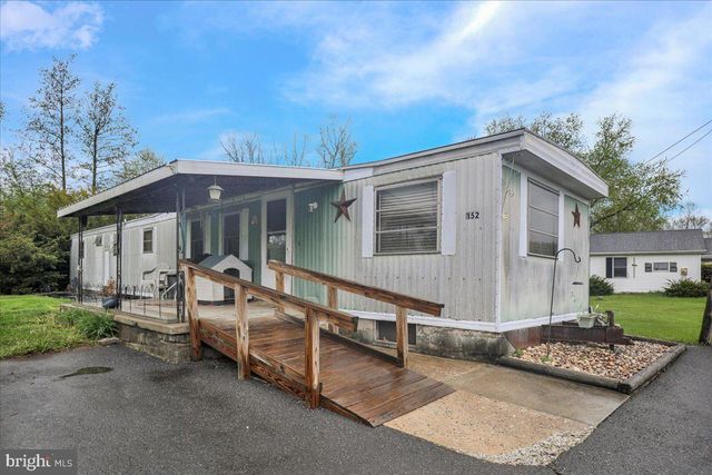 154 W MAPLE GROVE RD, Narvon, PA 17555