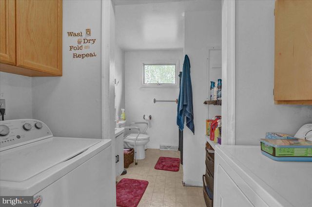 154 W MAPLE GROVE RD, Narvon, PA 17555