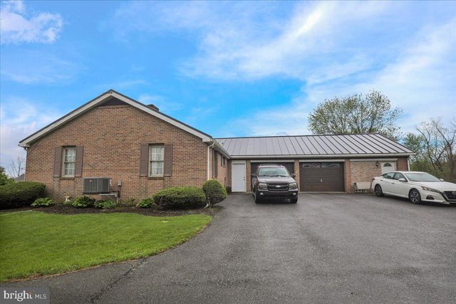 154 W MAPLE GROVE RD, Narvon, PA 17555