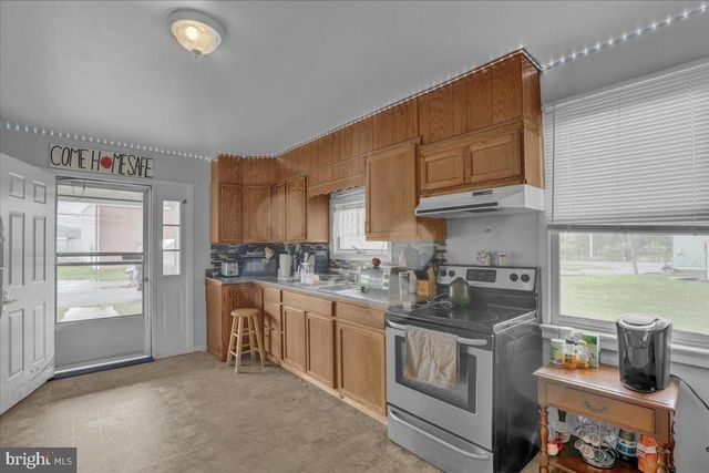 154 W MAPLE GROVE RD, Narvon, PA 17555