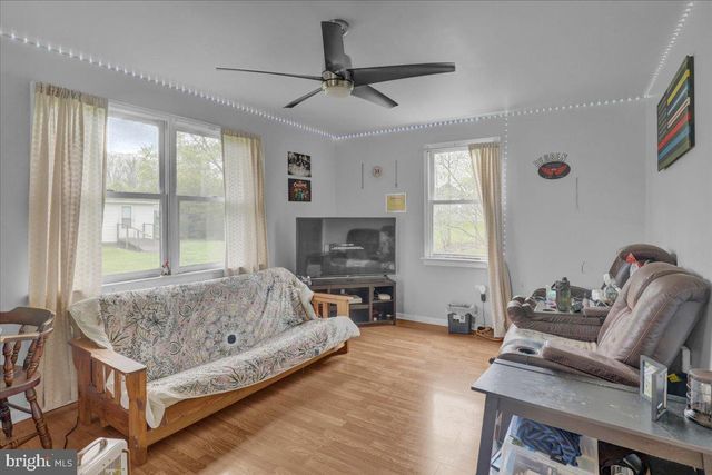 154 W MAPLE GROVE RD, Narvon, PA 17555