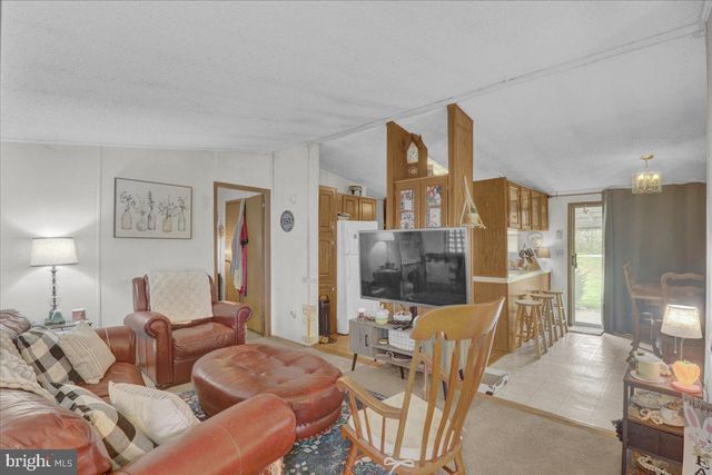 154 W MAPLE GROVE RD, Narvon, PA 17555