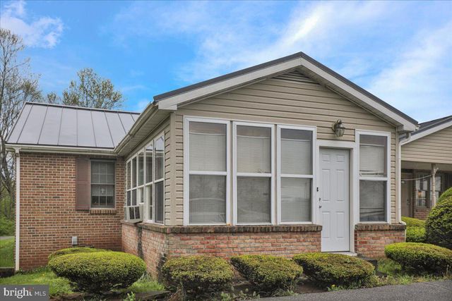 154 W MAPLE GROVE RD, Narvon, PA 17555