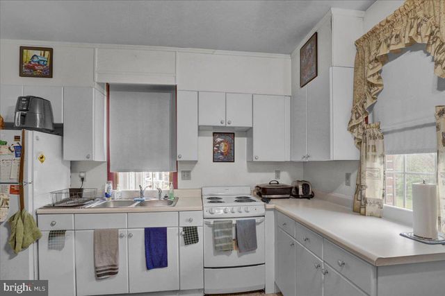 154 W MAPLE GROVE RD, Narvon, PA 17555