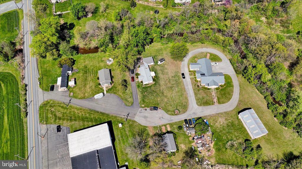 154 W MAPLE GROVE RD, Narvon, PA 17555