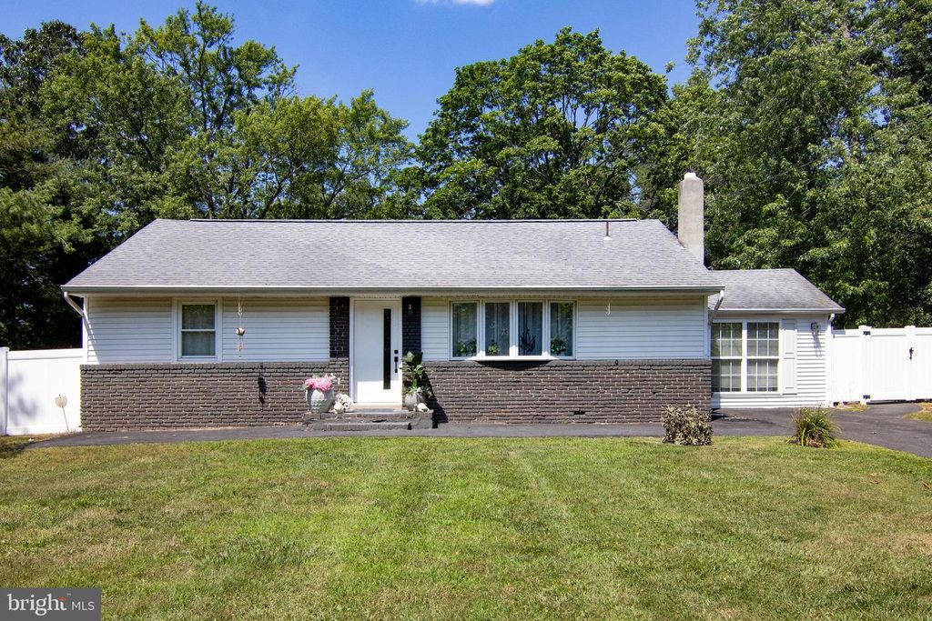 7 LAUFFER LN, Sewell, NJ 08080