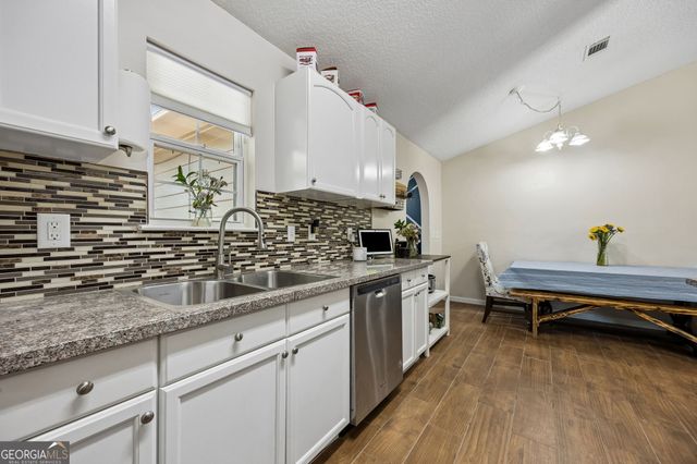 112 Honeysuckle Road, Kingsland, GA 31548