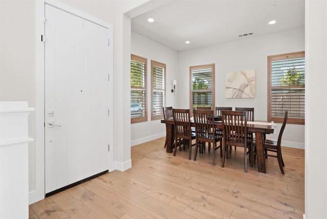 3325 Dullanty Way, Sacramento, CA 95816