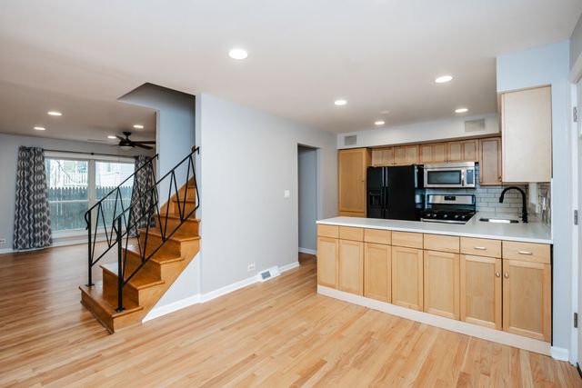 4216 N Kedvale Avenue D, Chicago, IL 60641