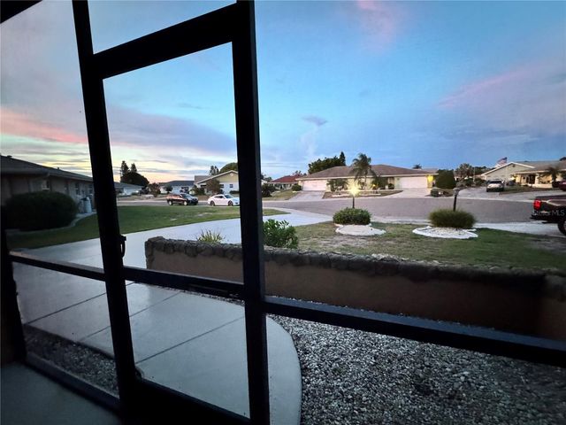 1008 YELLOWBIRD PLACE, Sun City Center, FL 33573