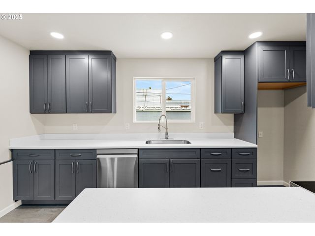 260 Sw FORD Ave, Winston, OR 97496