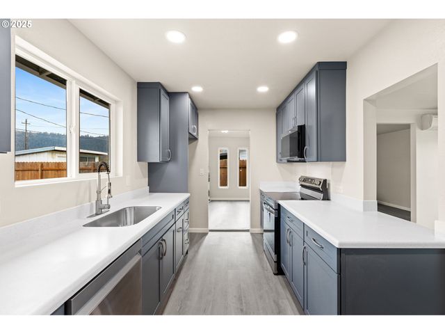 260 Sw FORD Ave, Winston, OR 97496