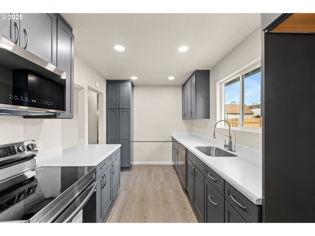 260 Sw FORD Ave, Winston, OR 97496