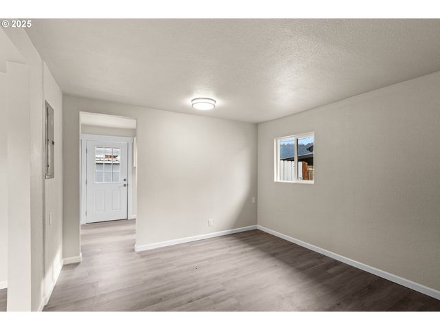 260 Sw FORD Ave, Winston, OR 97496