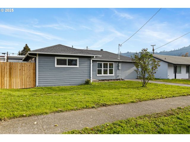 260 Sw FORD Ave, Winston, OR 97496