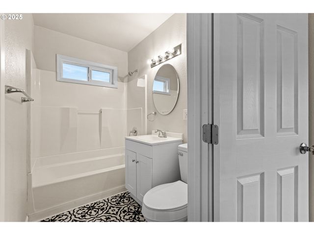 260 Sw FORD Ave, Winston, OR 97496