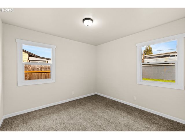 260 Sw FORD Ave, Winston, OR 97496