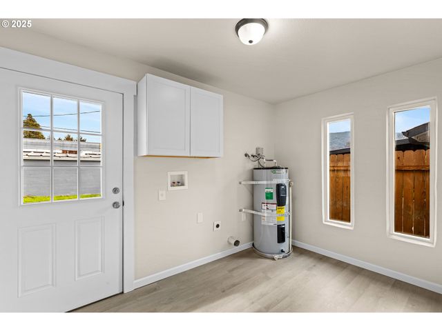 260 Sw FORD Ave, Winston, OR 97496