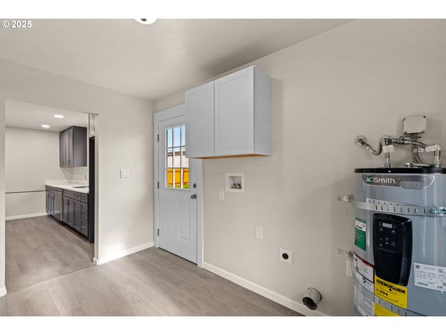 260 Sw FORD Ave, Winston, OR 97496