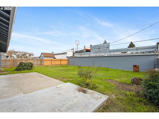 260 Sw FORD Ave, Winston, OR 97496