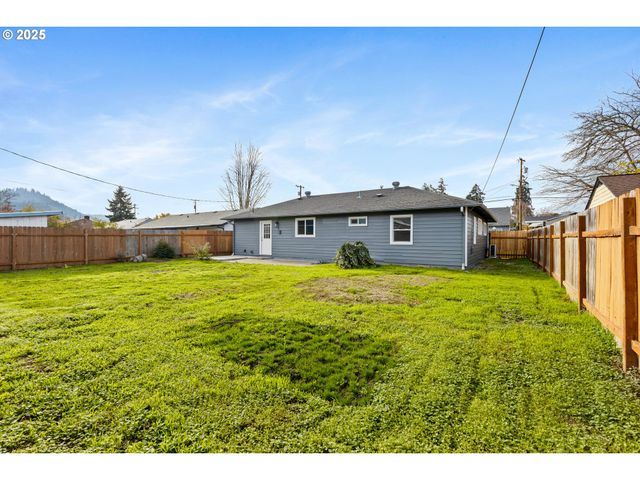 260 Sw FORD Ave, Winston, OR 97496
