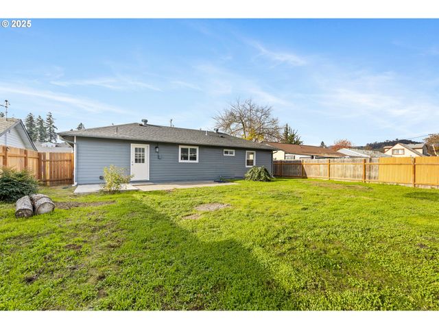 260 Sw FORD Ave, Winston, OR 97496