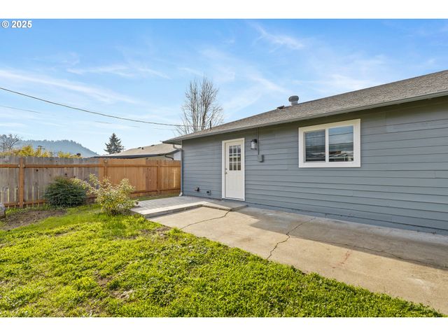 260 Sw FORD Ave, Winston, OR 97496