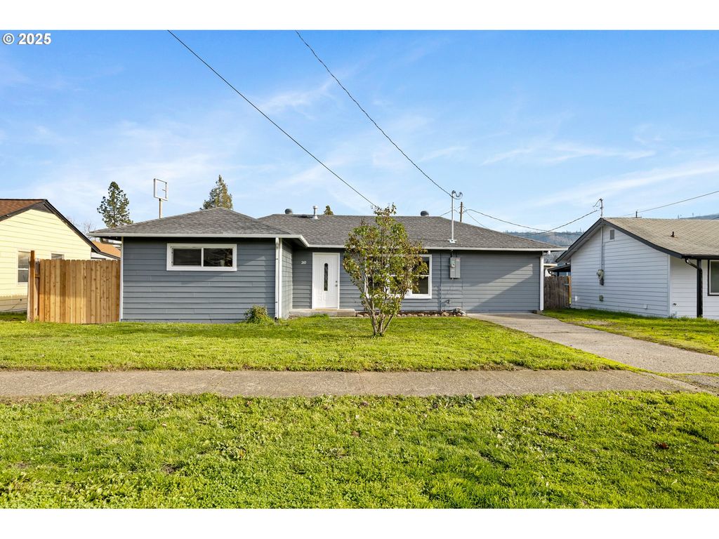 260 Sw FORD Ave, Winston, OR 97496