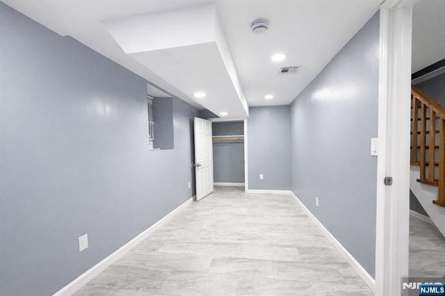 413 16th Street 1, Newark, NJ 07103