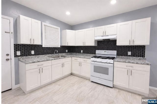 413 16th Street 1, Newark, NJ 07103