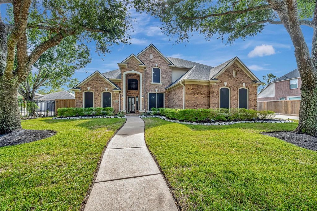 2847 Everett Drive, Friendswood, TX 77546