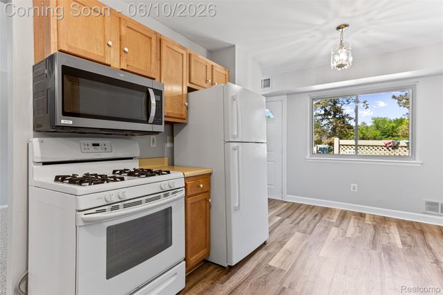 24973 Mayfair Street, Flat Rock, MI 48134