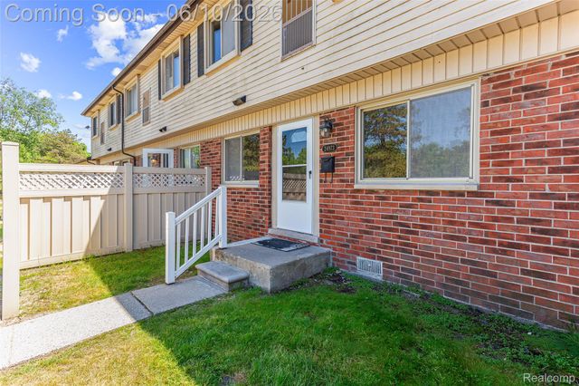 24973 Mayfair Street, Flat Rock, MI 48134