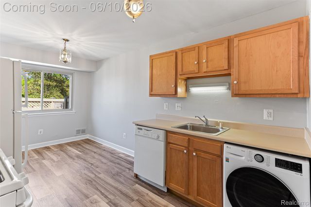 24973 Mayfair Street, Flat Rock, MI 48134