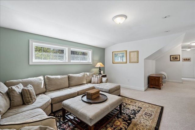 198 McLane Way, Manchester, NH 03104
