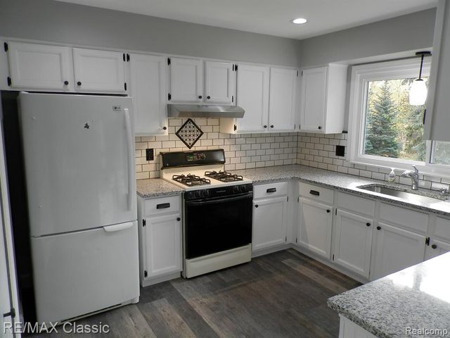 37625 Mallory Drive, Livonia, MI 48154